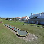 Blue - In Complex With 3 Pools *